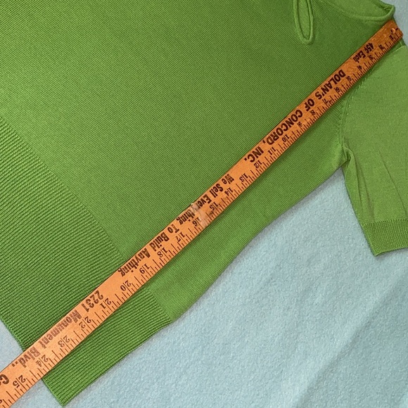 NEW YORK AND COMPANY knit sweater petal cutout short sleeve green stretch size M - Picture 6 of 9